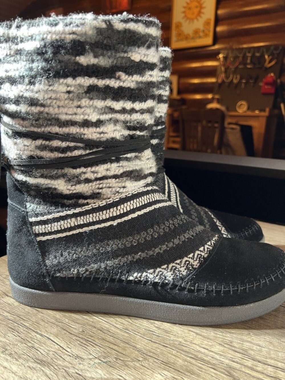 TOMS Nepal Women’s Size 10 Black White Gray Knit Moccasin Wrap Boots - Picture 8 of 9